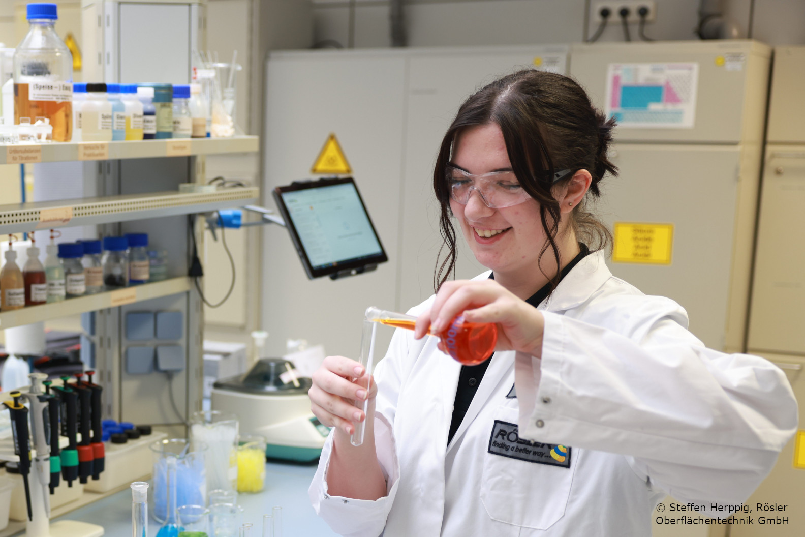 AusbildungsScout Lisa. Foto: Steffen Herppig, Rösler Oberflächentechnik GmbH