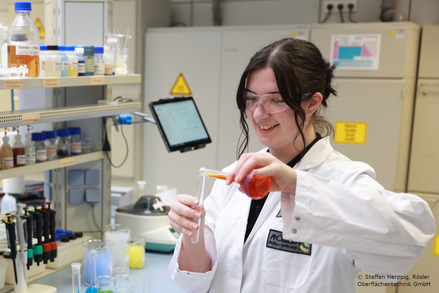 AusbildungsScout Lisa. Foto: Steffen Herppig, Rösler Oberflächentechnik GmbH