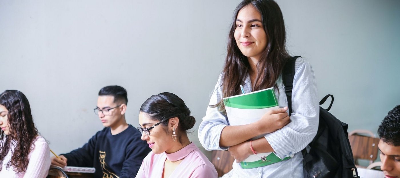 Mädchen in Klasse. Foto: Unsplash