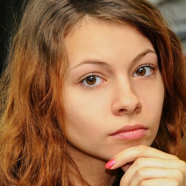 Nachdenkliches Mädchen. Foto: Unsplash