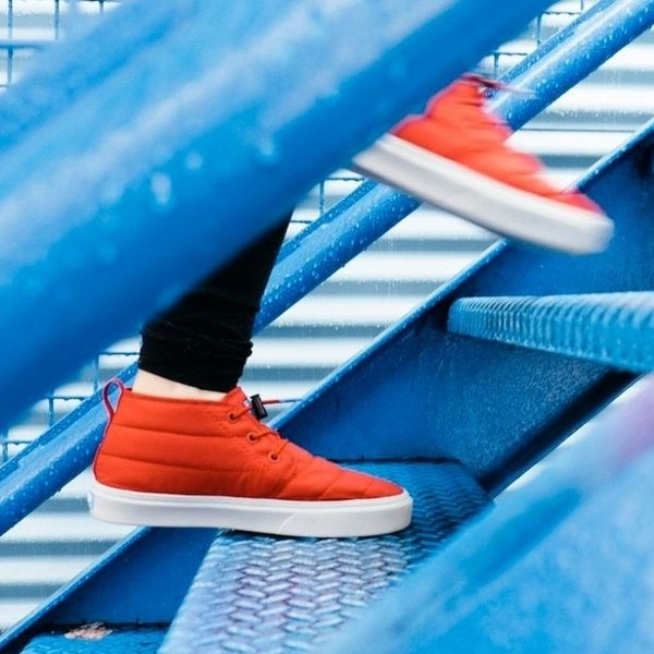 Schuhe auf Trepee. Foto: Unsplash